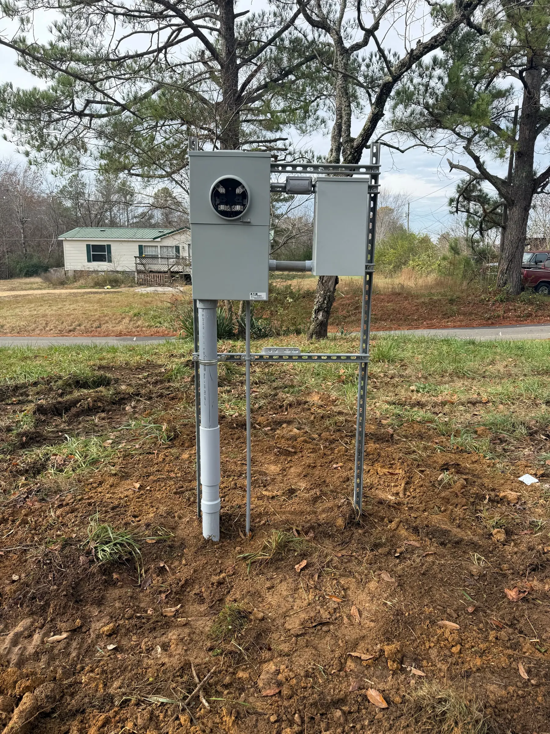 New meter base installation on a service pole in Benton, KY by LiveWire Electrical Service